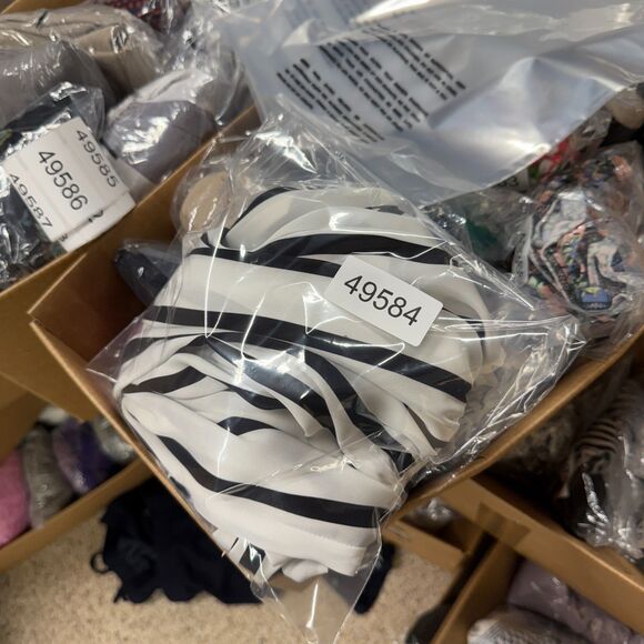 Express Blouse Women XS White Striped Long Sleeve V-Neck Pullover Casual - Picture 7 of 7